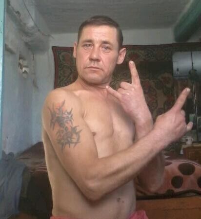  11438770  Dmitri, 47 ,    -