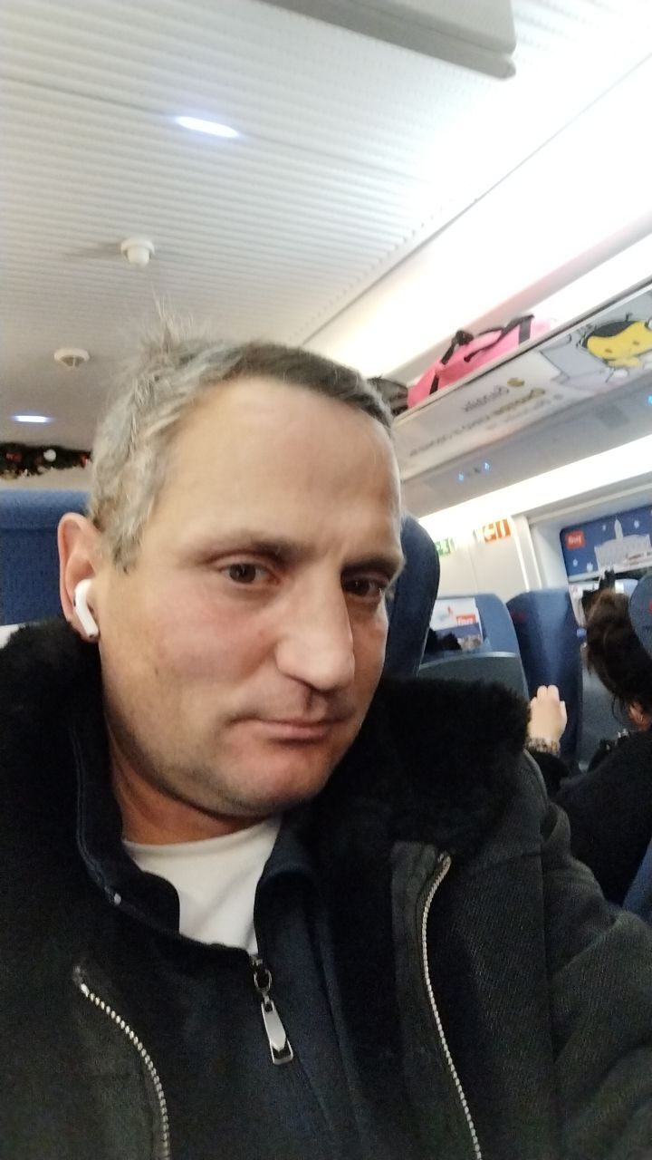  40281990  Sergey, 49 ,    