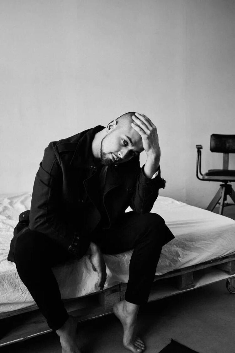  27279620  Alex, 31 ,    