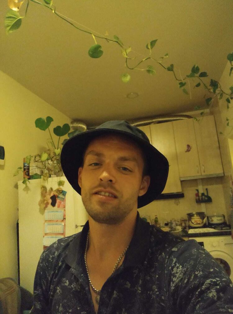  41388260  Boris, 37 ,    Douglas