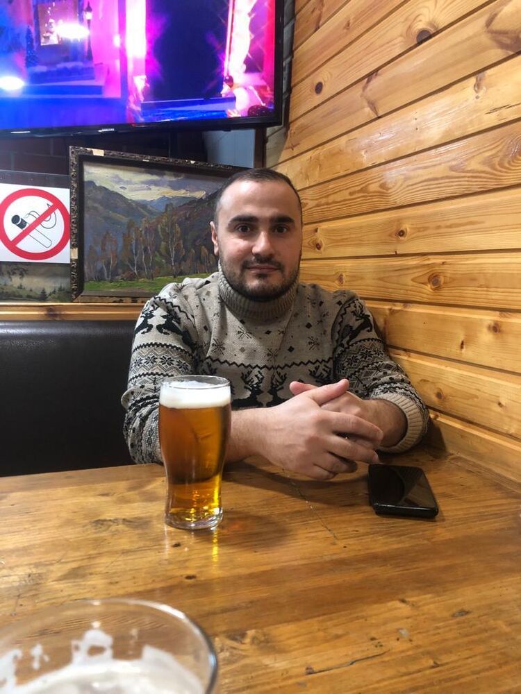  39699490  Hayk, 33 ,    