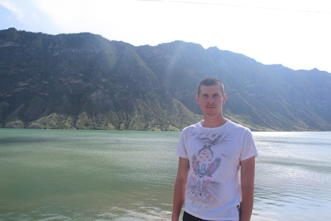  46319750  Denis, 36 ,    