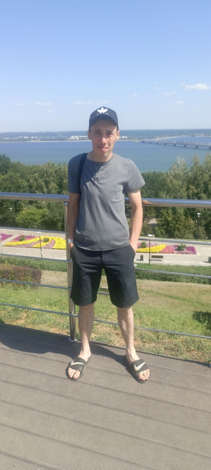  53712640  Ruslan, 73 ,    