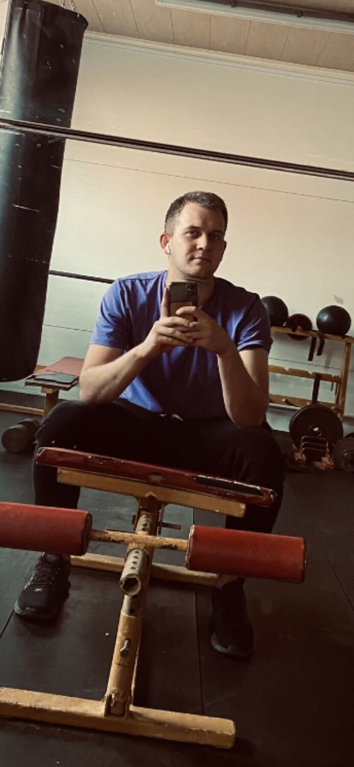  ,   Viktor, 26 ,   ,   
