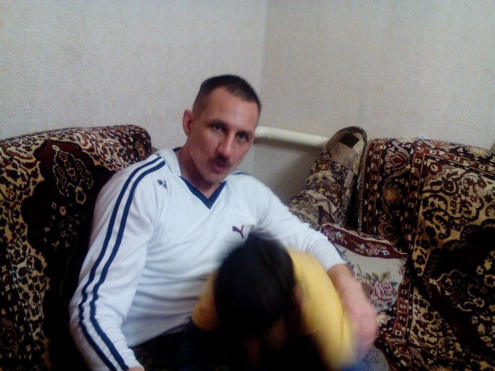  7256470  Pavel, 49 ,    