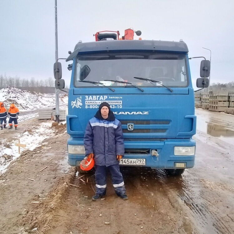  33288010  Sergei, 27 ,    