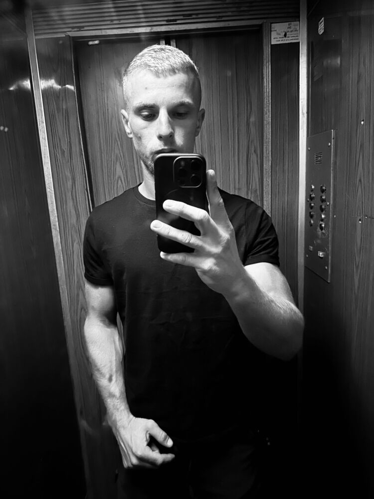  45798570  Pavlo, 25 ,    