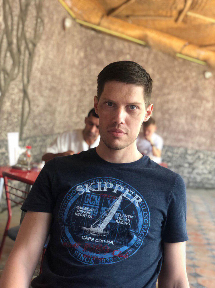  19824680  Oleg, 43 ,    