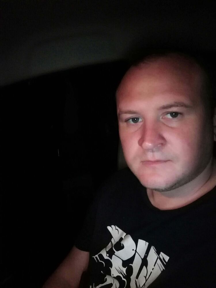  48977140  Alexander, 22 ,    