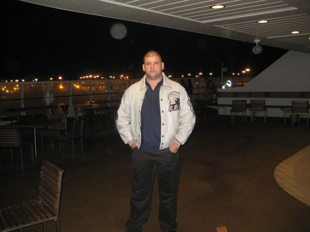  45257240  Jon, 45 ,    
