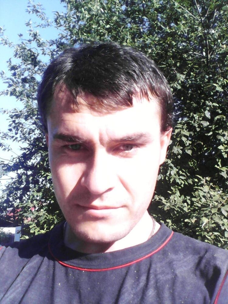  12827470  Evgenii, 39 ,    