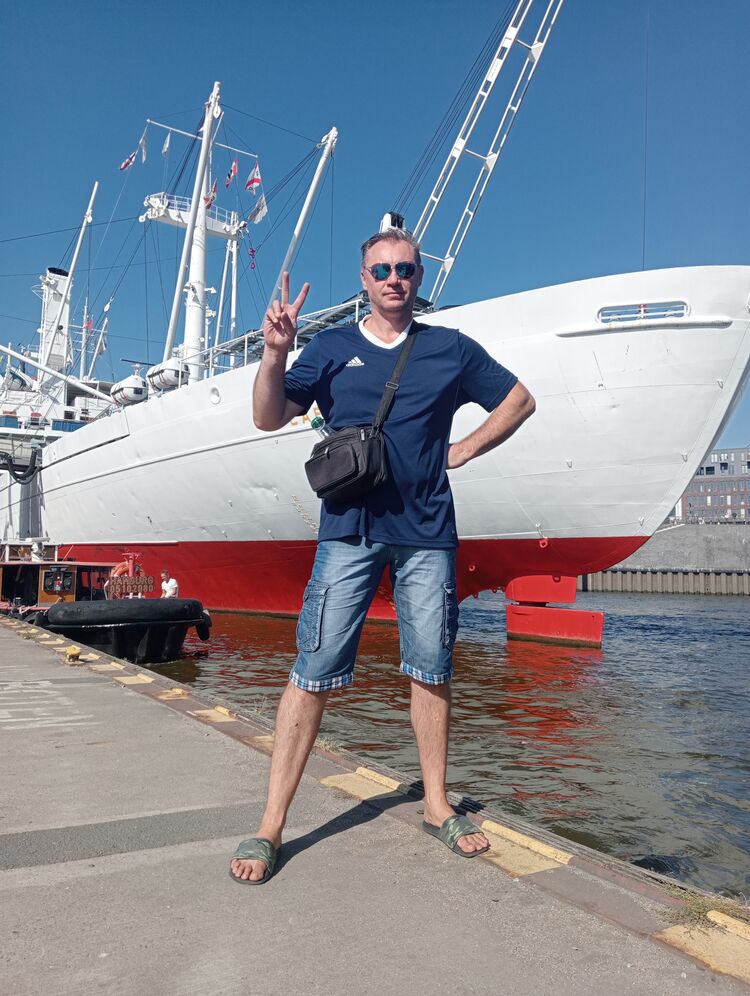  ,   Viktor, 49 ,   ,   , c 