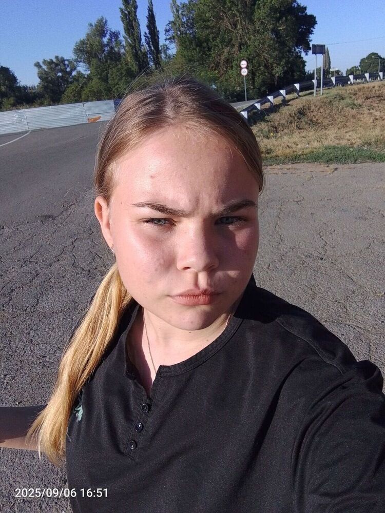  54447940  Vika, 18 ,    