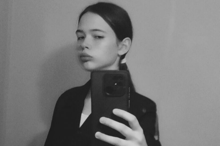  49872930  Darya, 18 ,    