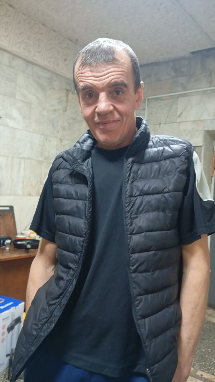  48079580  , 52 ,    