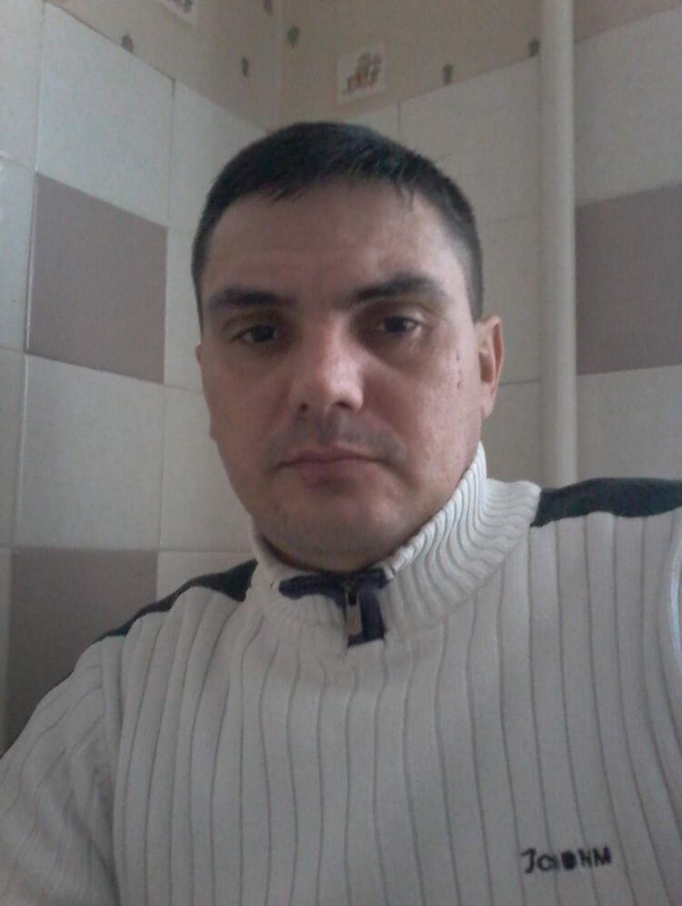  23931890  Viktor, 47 ,    