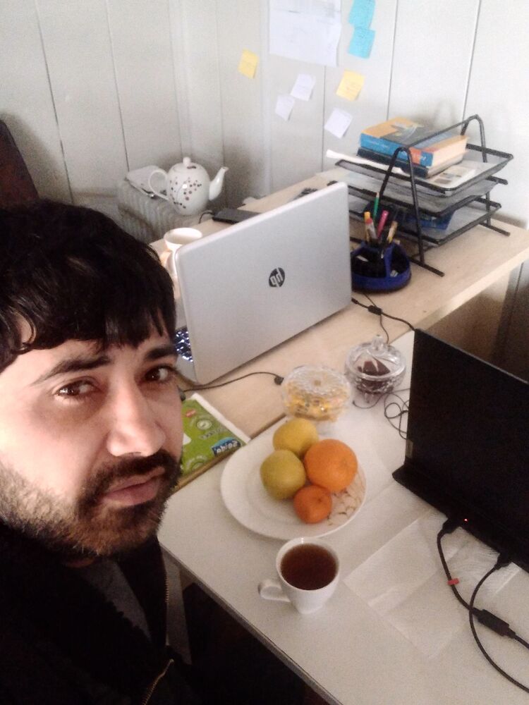  39391160  Ali, 32 ,    