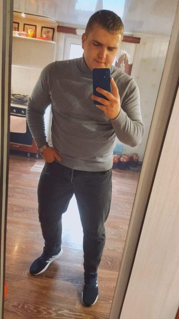  27050430  Anton, 25 ,    