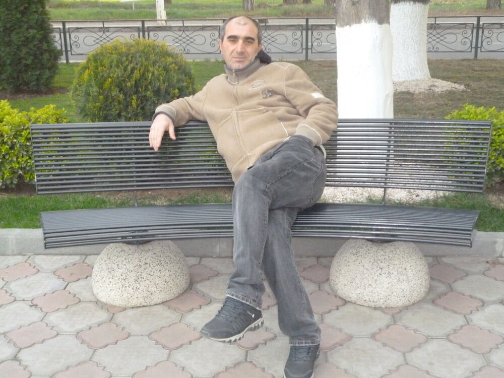  8881570  Gela, 53 ,    