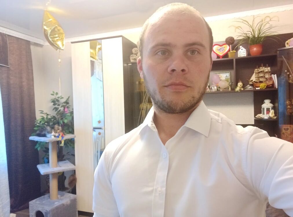  ,   Denis, 32 ,   ,   , c , 