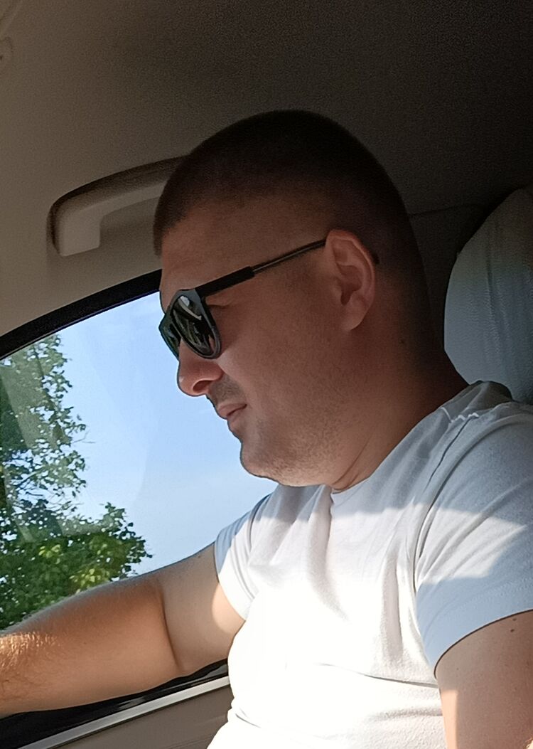  34386060  Oleg, 33 ,    Albinea