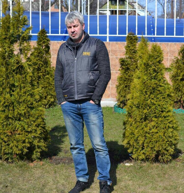  ,   Sasha, 54 ,   