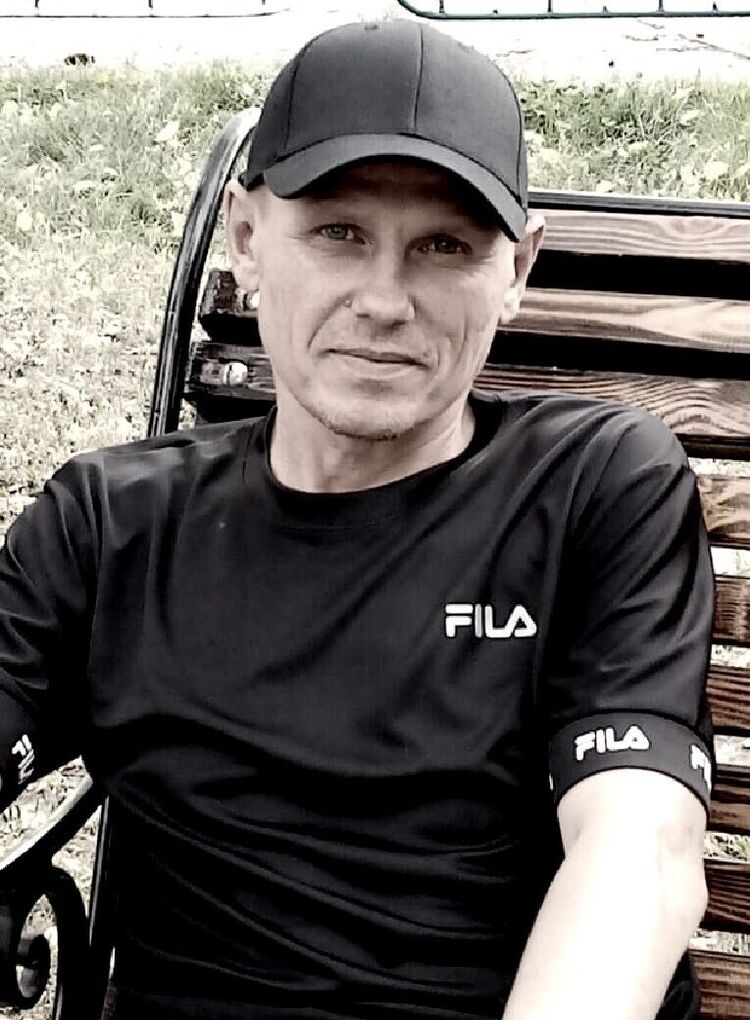  52197510  Stas, 49 ,    