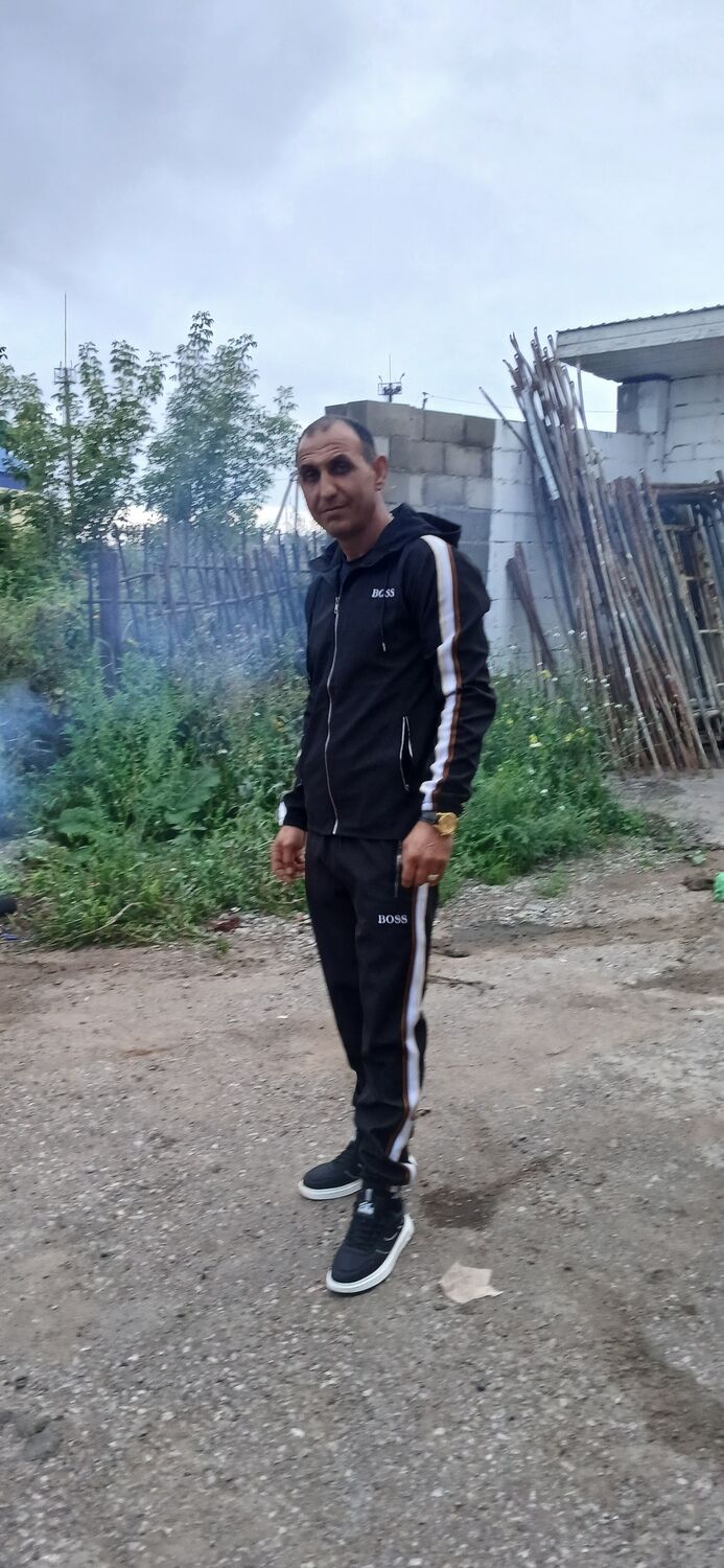  45365610  Karen, 44 ,    