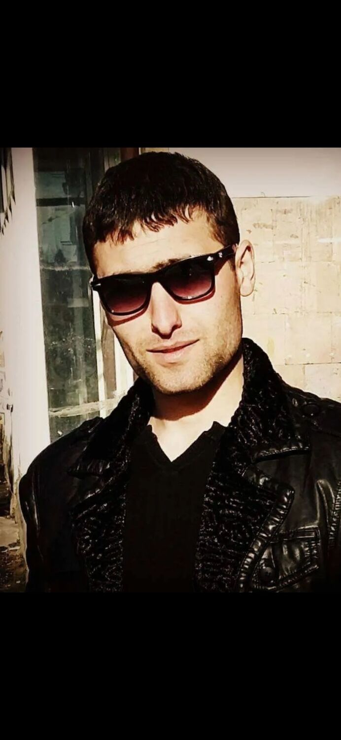  25635380  Armen, 34 ,    