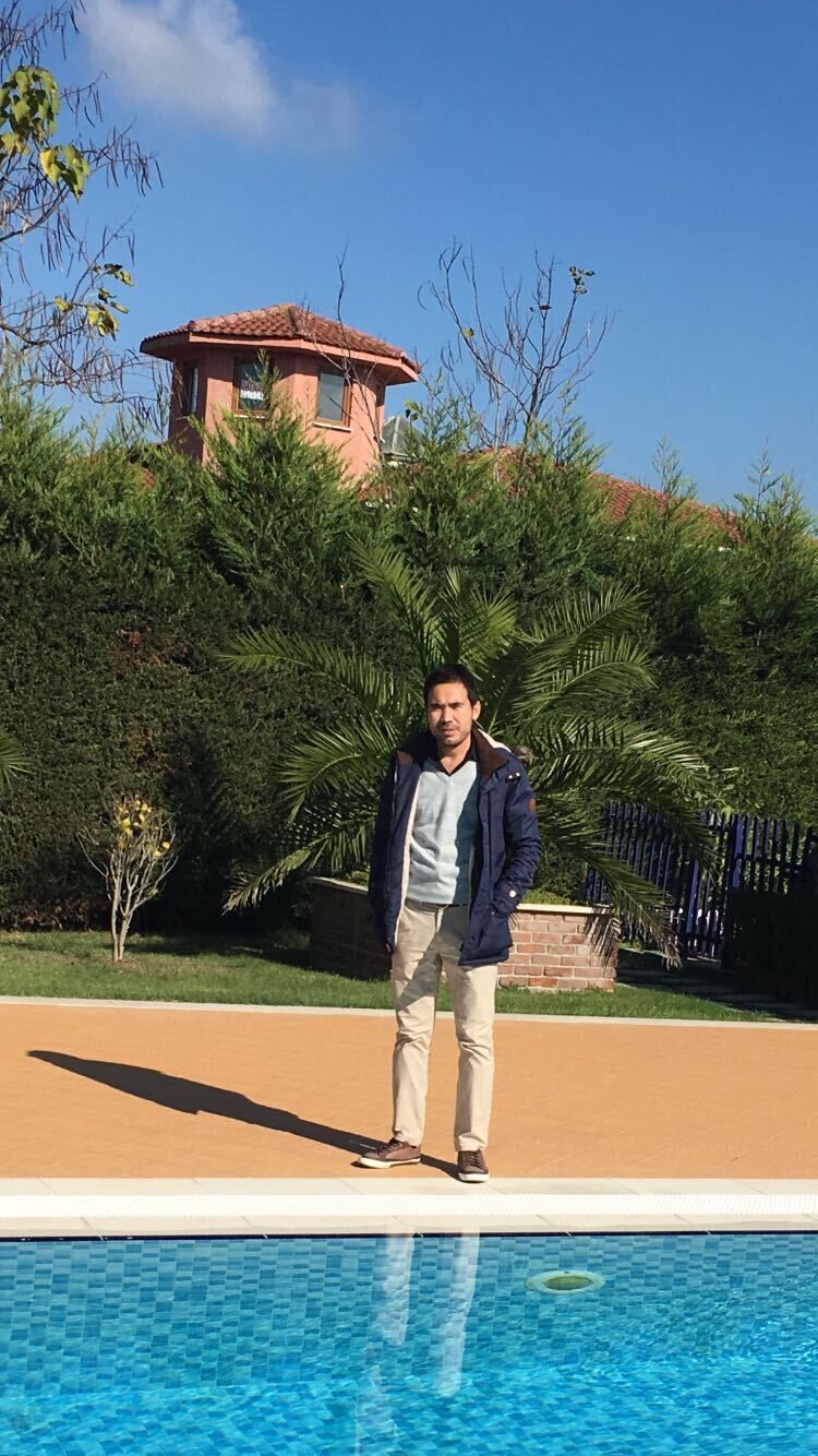  24284250  Ikram, 40 ,    