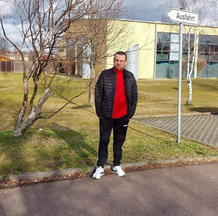  47856590  Sergiu, 39 ,    