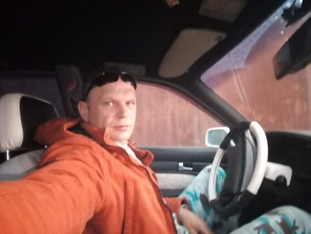  41064860  Konstantin, 46 ,     