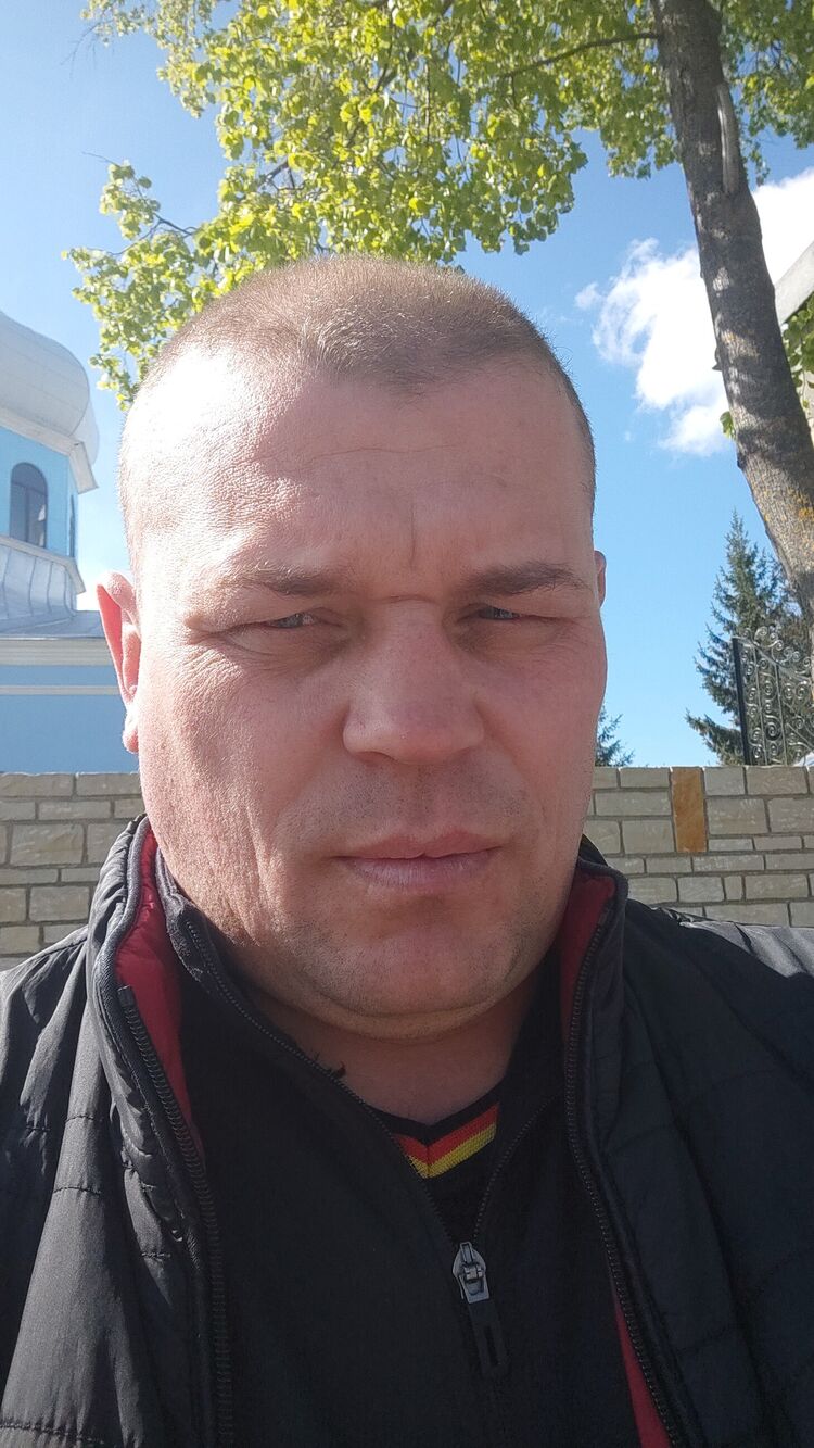  36560350  Alexei, 41 ,    -