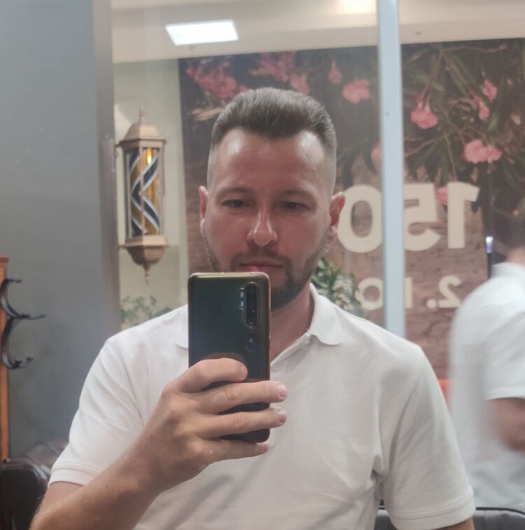  30900060  Maksym, 39 ,    