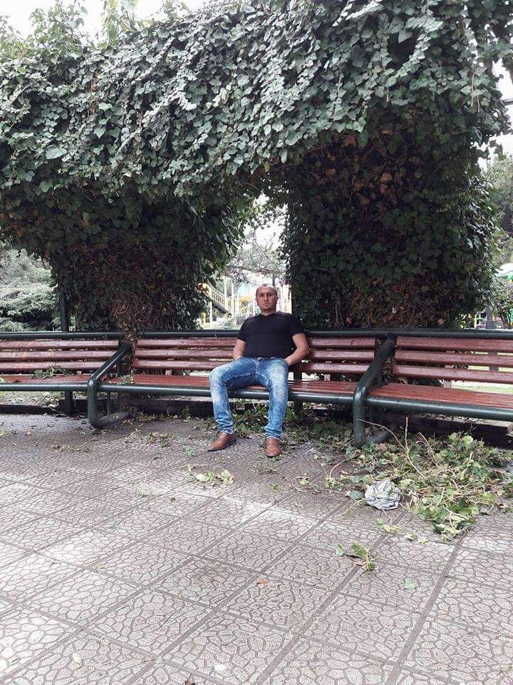  40626450  Tuncay, 40 ,    