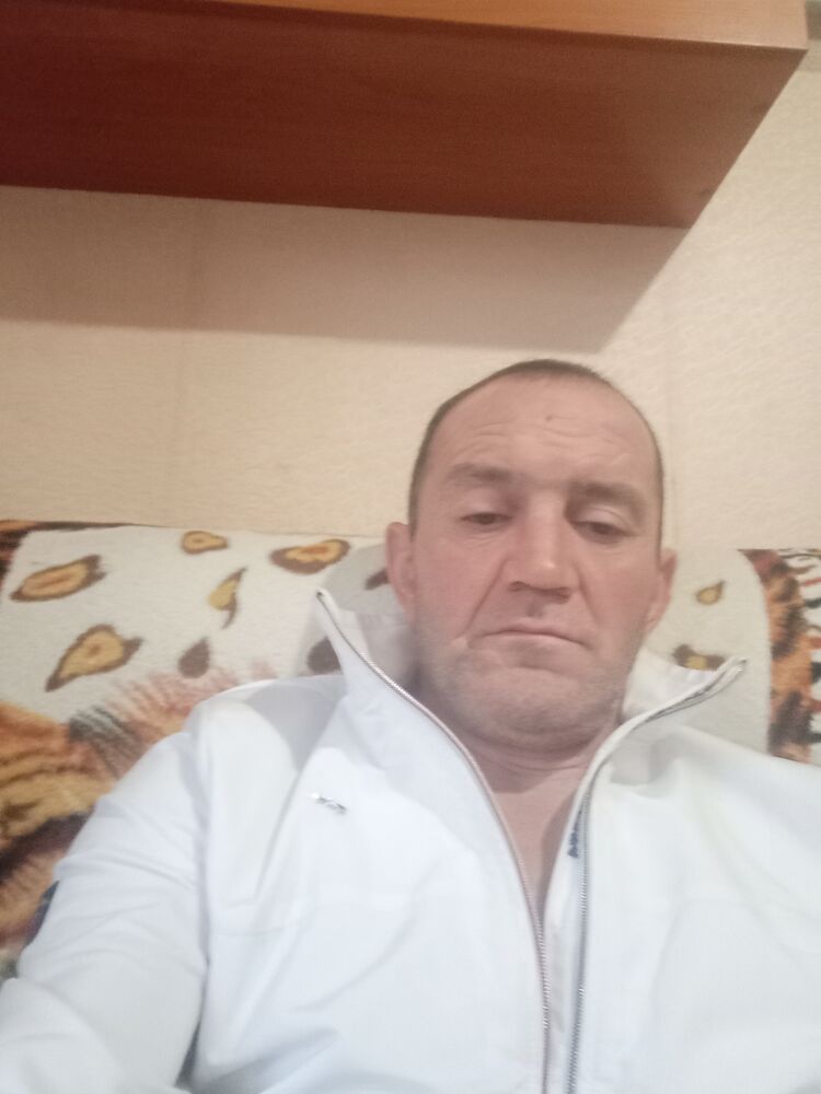  48908370  Artiom, 40 ,    --
