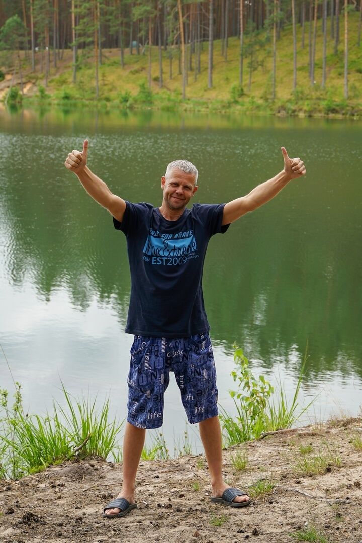  41414120  Pavel, 44 ,    