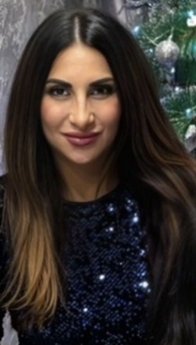  ,   Karina, 51 ,   c 