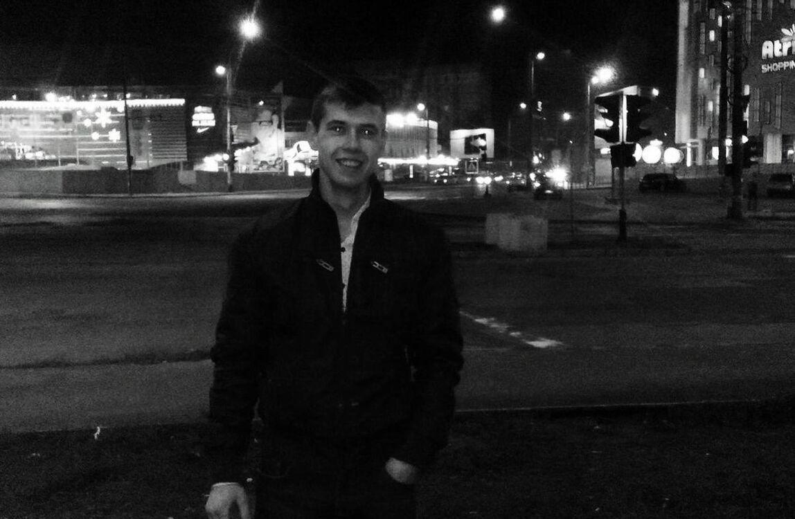  7109580  Stefan, 30 ,    