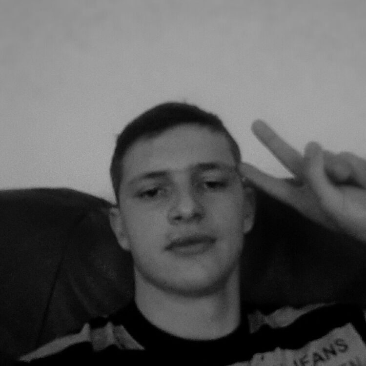  11389320  Viktor, 27 ,    