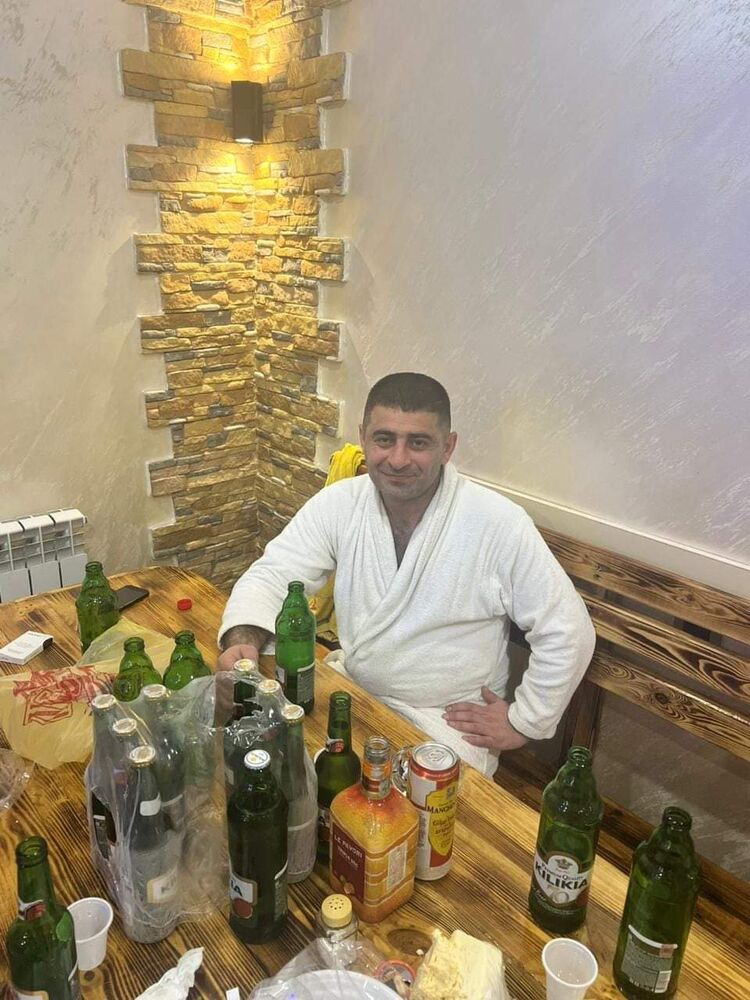  ,   Artur, 34 ,   ,   