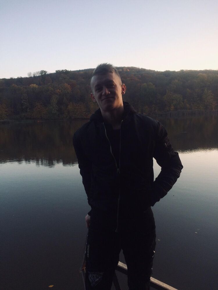  54129810  Octavian, 30 ,    