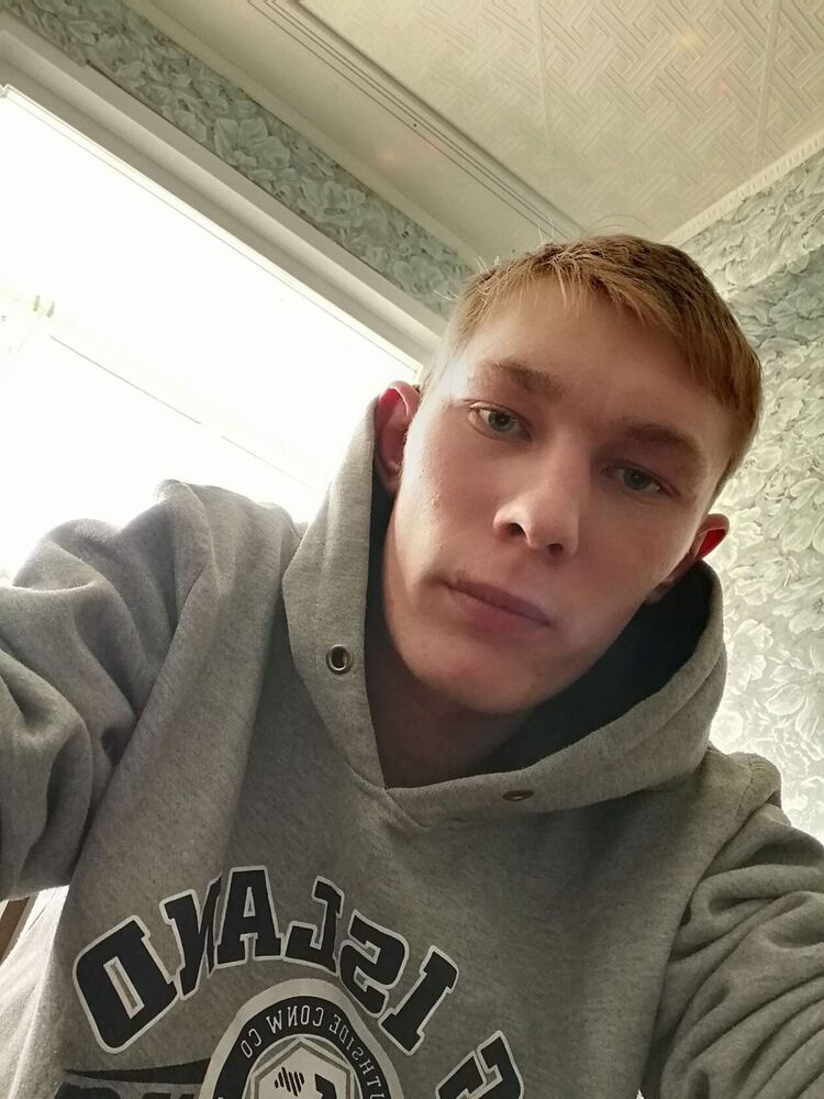  39208990  Peter, 24 ,    