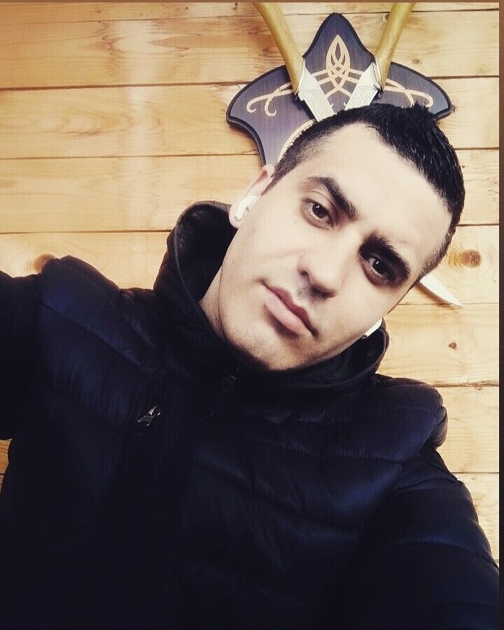  27540420  Alex, 36 ,    