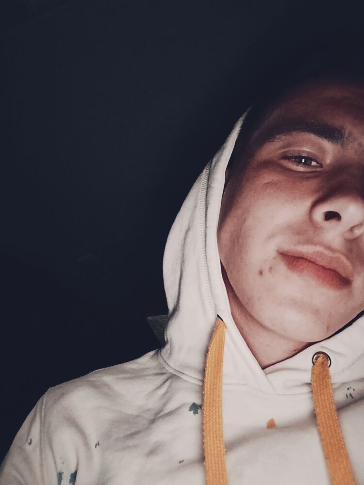  27747610  Artyom, 24 ,    