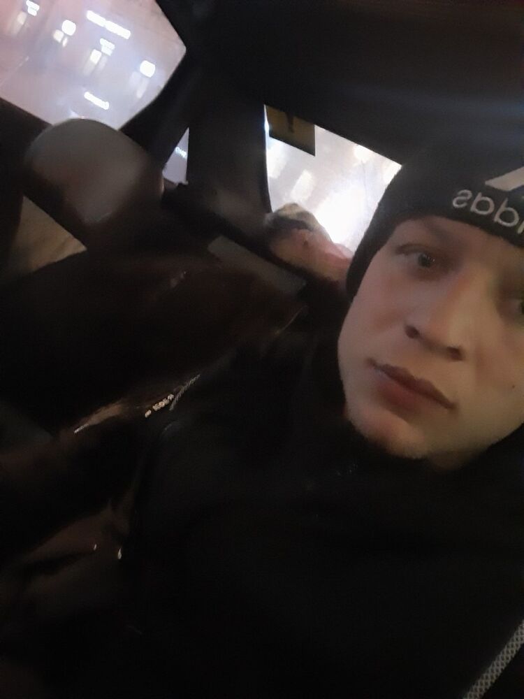  19156760  Vlad, 32 ,    