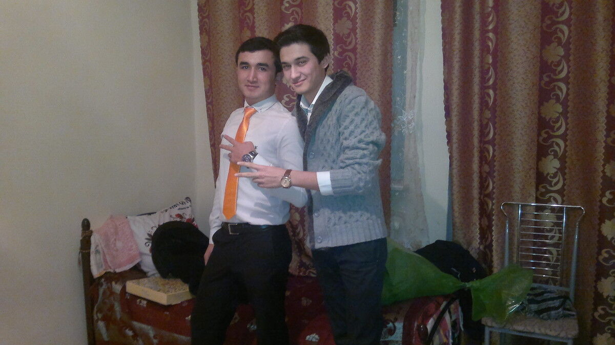 4273570  Maks, 32 ,    