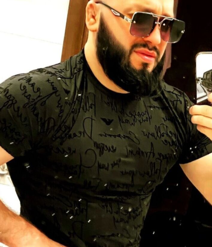  43819390  Artur, 40 ,    