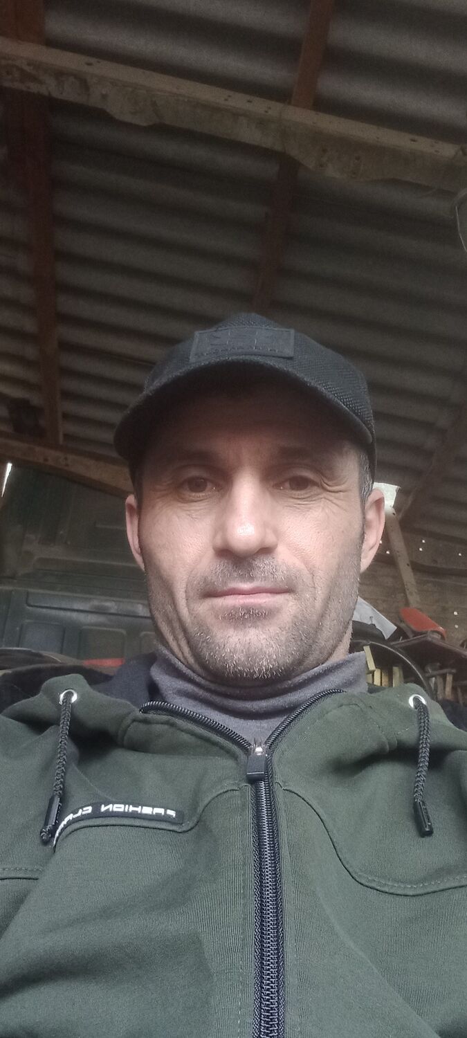  34100770  Bakhtiar, 42 ,    