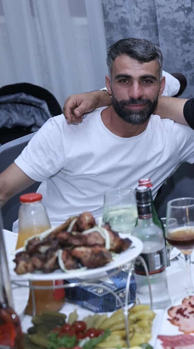  53538550  Arman, 33 ,    